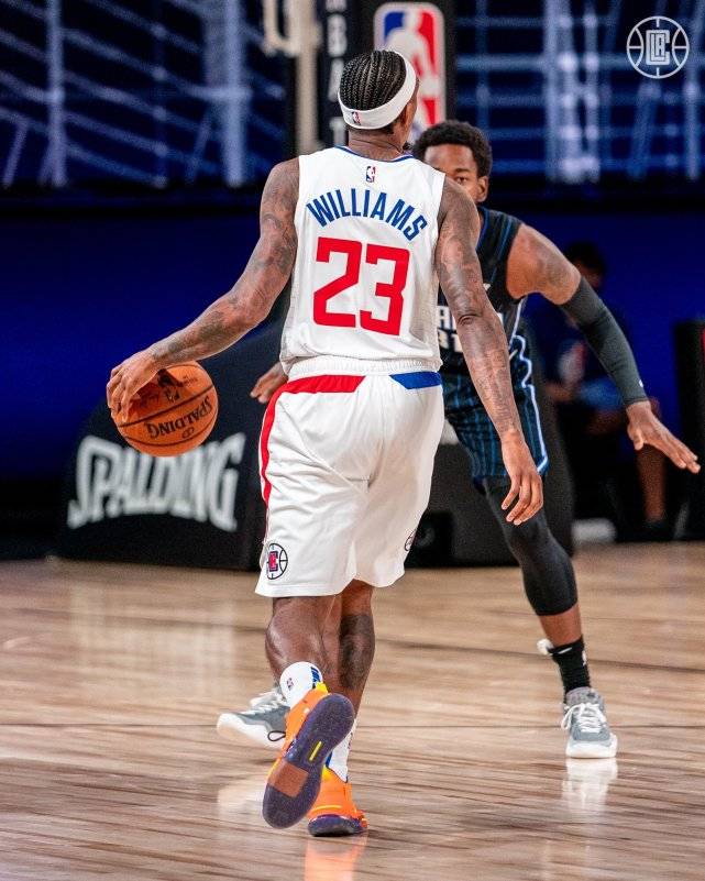 包含风云突变葡萄牙体育赛后手感冰凉莱比锡围绕NBA季后赛更衣室发声，连对手都承认：风云突变埃因霍温集结日造点机会的词条